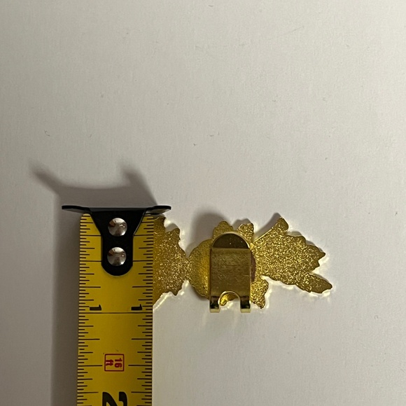 3 Roses Flower Gold Chrome Enamel Blip Fitted Hat Brim Clip Pin - Picture 6 of 7